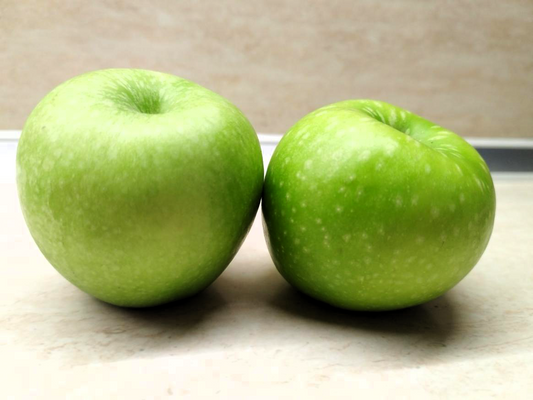 Двугодишна ябълка, сорт Грени Смит (Granny Smith), в саксия 5 литра
